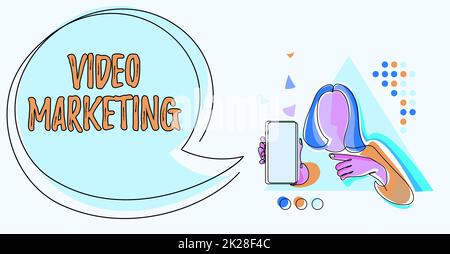 Didascalia di testo Presentazione del video marketing. Business idea Video Marketing linea disegno per Lady Holding Telefono presentare nuove idee con Speech Bubble. Foto Stock