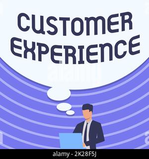 Scrittura a mano del testo esperienza del cliente. Parola scritta sull'interazione tra il cliente soddisfatto e l'imprenditore dell'organizzazione in tuta disegno usando il laptop con grande bolla di idea. Foto Stock