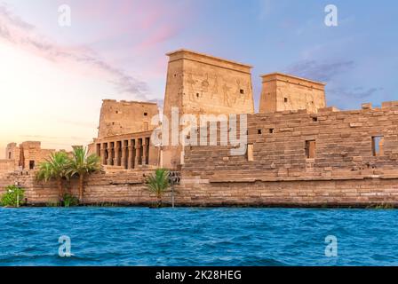 Tempio di file sull'isola di Agilkia sul Nilo, Assuan, Egitto Foto Stock