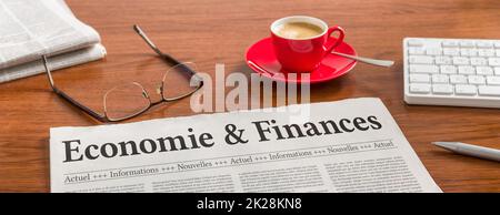 Un giornale su una scrivania in legno - Economia e Finanze in francese - Economia e Finanze Foto Stock