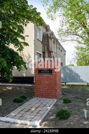 Un monumento al presidente del consiglio supremo dell'Unione Sovietica - Kalinin Mikhail Ivanovich. Foto Stock