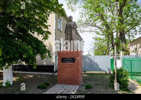 Un monumento al presidente del consiglio supremo dell'Unione Sovietica - Kalinin Mikhail Ivanovich. Foto Stock