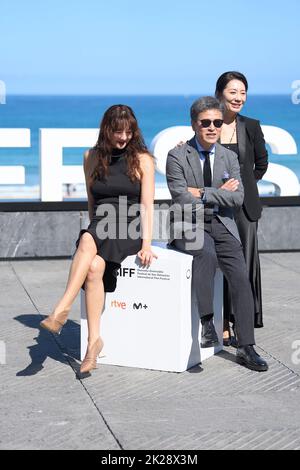 22 settembre 2022, Madrid, Madrid, Spagna: Kwon Hae-hyo, Canzone Sun-mi, Cho Yun-Hee ha partecipato a 'Walk Up' Photocall durante il 70th San Sebastian International Film Festival al Kursaal Palace il 22 settembre 2022 a Donostia / San Sebastian, Spagna (Credit Image: © Jack Abuin/ZUMA Press Wire) Foto Stock