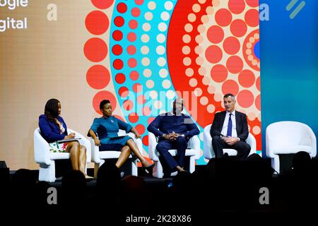 09/19/2022 New York, New York prEN-Tsilya Boa-Guehe, H.E. Paula Ingabire, Ralph Mupita e Andre Pienaar parlano sul palco dell'inarrestabile Conferenza sull'Africa, tenutasi a Cipriani 42nd Street a New York, lunedì 19 settembre 2022. Foto di Jennifer Graylock-Graylock.com 917-519-7666 Foto Stock