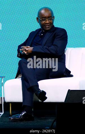 09/19/2022 New York, New York Strive Masiyiwa parla sul palco all'inarrestabile Conferenza sull'Africa, tenutasi a Cipriani 42nd Street a New York City, lunedì 19 settembre 2022. Foto di Jennifer Graylock-Graylock.com 917-519-7666 Foto Stock