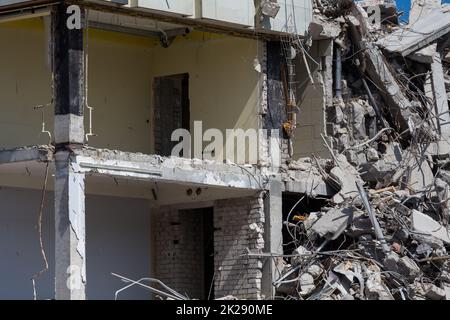 Demolita la casa prima della ricostruzione Foto Stock