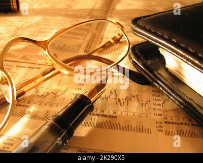 Immagine simbolica sul tema dell'economia, della banca, del mercato azionario e del potere economico Foto Stock