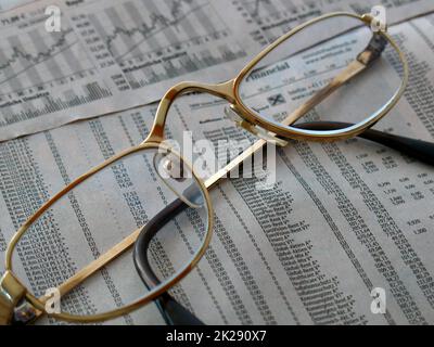 Immagine simbolica sul tema dell'economia, della banca, del mercato azionario e del potere economico Foto Stock