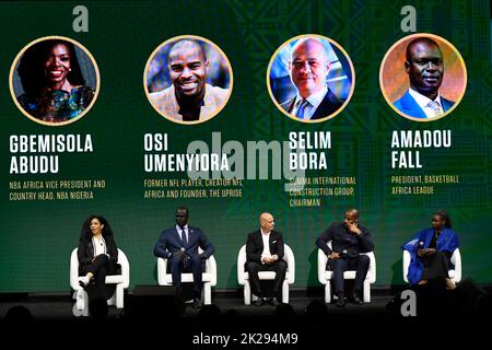 09/19/2022 New York, New York Mimi Fawaz, Amadou Fall, Selim Bora, OSI Umenyiora e Gbemisola Abudu parlano sul palco all'inarrestabile Conferenza sull'Africa, tenutasi a Cipriani 42nd Street a New York City, lunedì 19 settembre 2022. Foto di Jennifer Graylock-Graylock.com 917-519-7666 Foto Stock