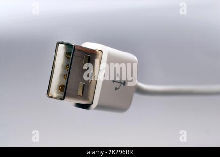 Macro immagine di un connettore USB in un dispositivo di comunicazione Foto Stock