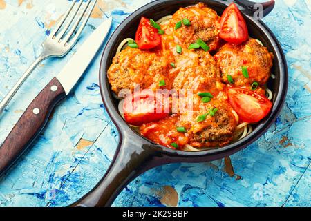 Polpette e pasta vegane. Foto Stock