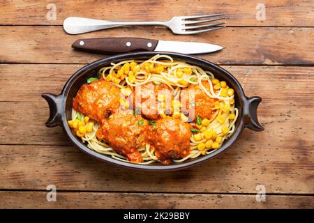 Polpette e pasta vegane. Foto Stock