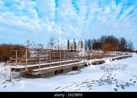 Ponte sul ghiaccio in inverno Foto Stock