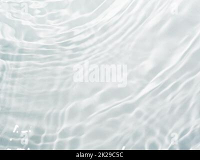 Ondola la consistenza dell'acqua con ombre sul bianco Foto Stock