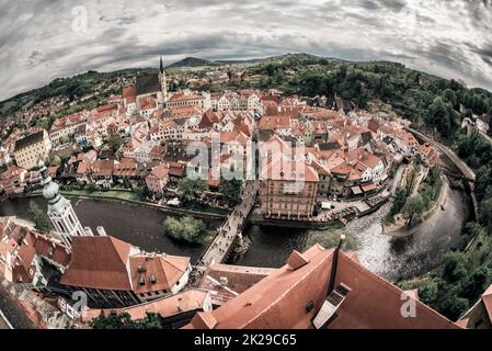 Vista panoramica della storica città di Cesky Krumlov con il famoso castello di Cesky Krumlov. Cesky Krumlov, Repubblica Ceca Foto Stock