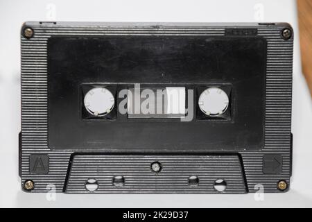 Cassetta audio. Registratore a cassette compatto, medio, con musica retrò. Foto Stock