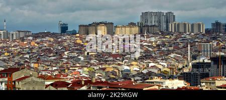 vista panoramica sulla densa popolazione della zona residenziale di istanbul Foto Stock