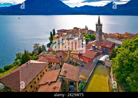 Città di Varenna e lago di Como vista aerea Foto Stock