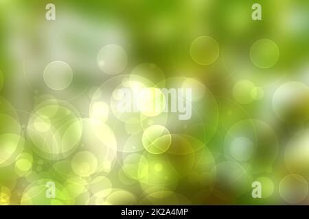 Ciao sfondo primavera. Struttura astratta del paesaggio estivo o primaverile con luci bokeh verdi e sole. Splendido sfondo con spazio. Foto Stock