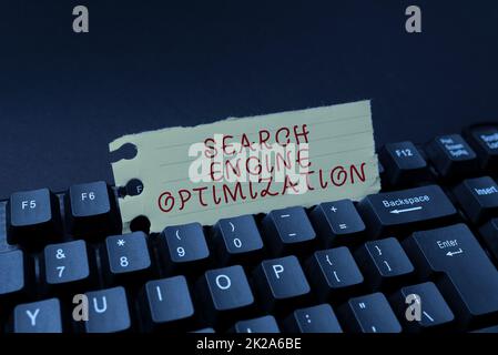 Segno che mostra Search Engine Optimization. Parola per l'aumento del traffico di Web site di affari e l'analisi programmatore che genera il nuovo software, codificatore che digita il linguaggio di programmazione Foto Stock