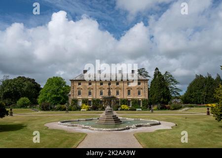 Pencarrow House e giardini, una casa signorile in stile palladiano, in primavera. Cornwall, Regno Unito. Foto Stock