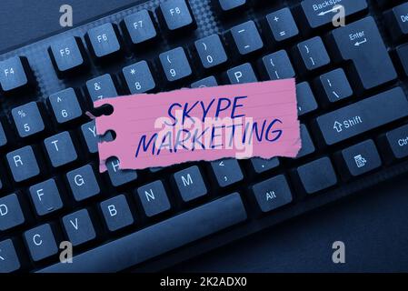 Testo che mostra ispirazione per il marketing Skype. Applicazioni di panoramica aziendale specializzate nella fornitura di video chat e voce Abstract Typing documentazione sui prodotti, creando un nuovo libro Foto Stock