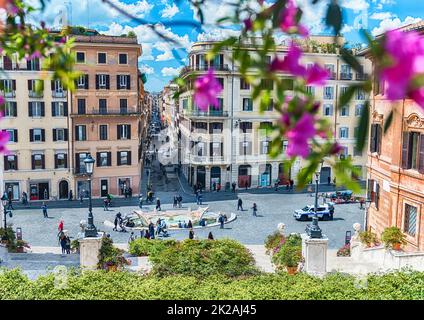 ROMA - 14 APRILE 2021: Vista panoramica di Piazza di Spagna, piazza simbolo in fondo a Piazza di Spagna a Roma Foto Stock