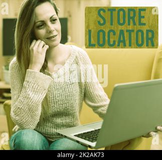 Didascalia di testo che presenta Store Locator. Foto concettuale per conoscere l'indirizzo numero di contatto e orari di apertura Abstract effettuare esami online, guardare video su Internet Foto Stock