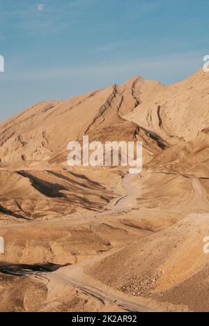 Midbar Yehuda hatichon Riserva nel deserto della giudea in Israele, paesaggio di montagna, wadi vicino al mare morto, viaggio medio-est Foto Stock