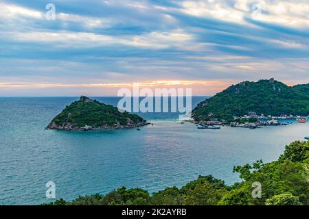 Tramonto sull'isola Koh Nang Yuan Ko Tao Thailandia. Foto Stock