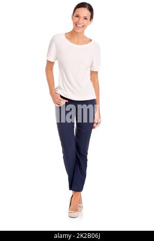 Shes Everybodys donna. Studio girato di una bella giovane donna in abbigliamento casual. Foto Stock