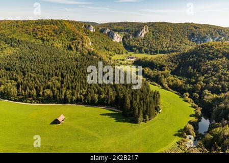Vista dal punto panoramico Knopfmacherfelsen sulla valle del Danubio Foto Stock