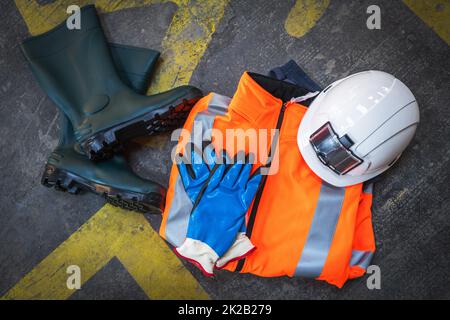 indumenti di protezione per gli operatori manuali nei cantieri e nei cantieri edili Foto Stock