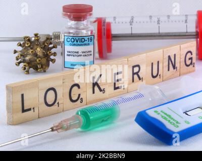 Covid-19 easing messo come un tema con le lettere Foto Stock