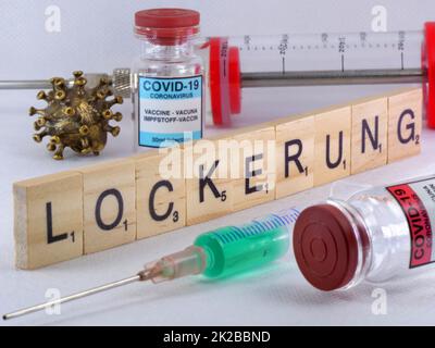 Covid-19 easing messo come un tema con le lettere Foto Stock