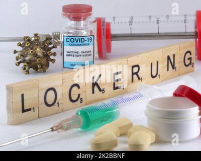 Covid-19 easing messo come un tema con le lettere Foto Stock