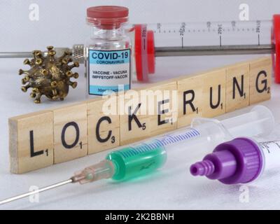 Covid-19 easing messo come un tema con le lettere Foto Stock