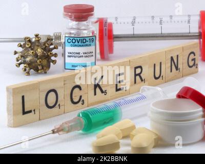 Covid-19 easing messo come un tema con le lettere Foto Stock