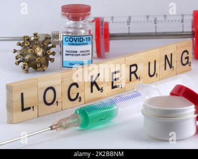 Covid-19 easing messo come un tema con le lettere Foto Stock