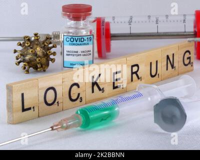 Covid-19 easing messo come un tema con le lettere Foto Stock