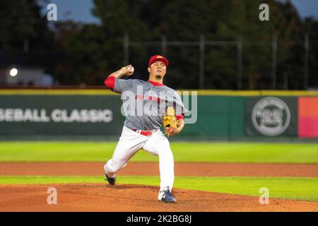 Regensburg, Baviera, Germania. 21st Set, 2022. Il lanciatore spagnolo RONALD MEDRANO lancia un campo nel qualificatore World Baseball Classic nella Armin Wolf Baseball Arena di Ratisbona, Germania. (Credit Image: © Kai Dambach/ZUMA Press Wire) Foto Stock