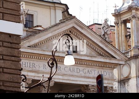 Santa Maria in Montesanto chiesa in Piazza del Popolo Roma, Italia Foto Stock