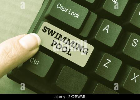 Didascalia di testo che presenta la piscina. Business Concept Structure progettata per tenere l'acqua per le attività ricreative editing New Story Title, Typing Online Presentation Prompter Notes Foto Stock