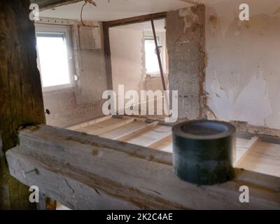 Ristrutturazione della casa in un vecchio edificio appena acquistato Foto Stock