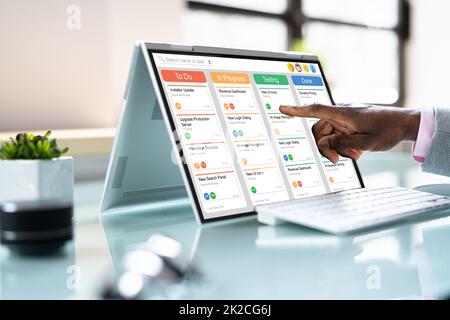 Kanban Project Management Software su laptop Foto Stock