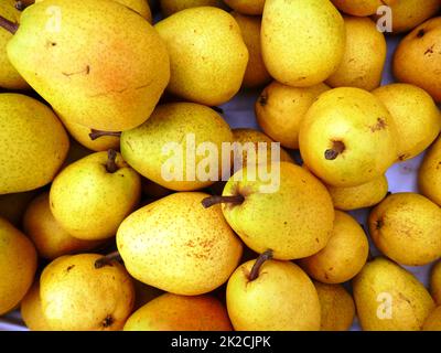 Pere nella scatola di vendita Foto Stock