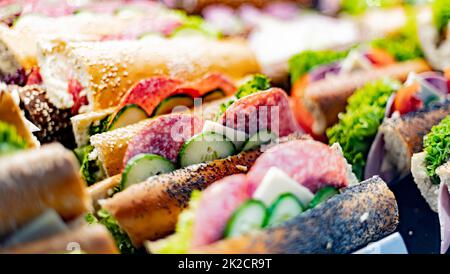 Panini preparati al momento venduti in un ristorante fast food Foto Stock