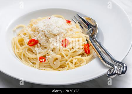 vita morta di spaghetti aglio e olio Foto Stock
