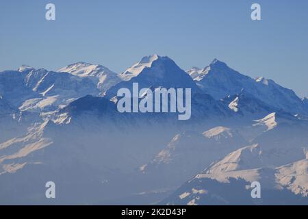 Famosa catena montuosa Eiger, Monch e Jungfrau in inverno. Foto Stock