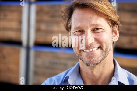 Maturo e handosme. Ritratto di un bel uomo maturo. Foto Stock